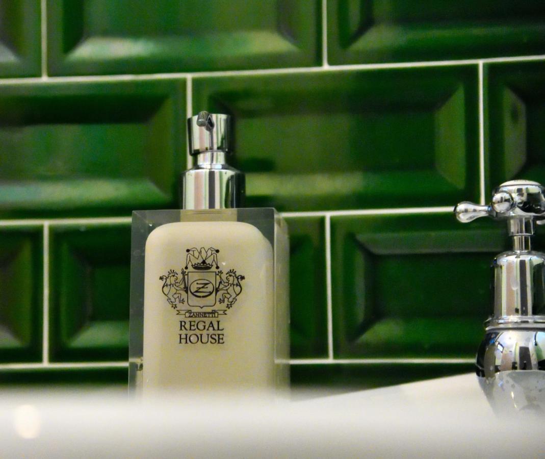 Regal House Capucci 6 Guest house Rome