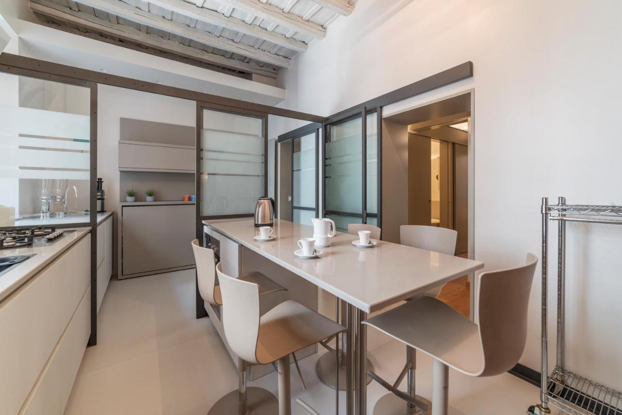 Piazza Navona Elegant Apartment *