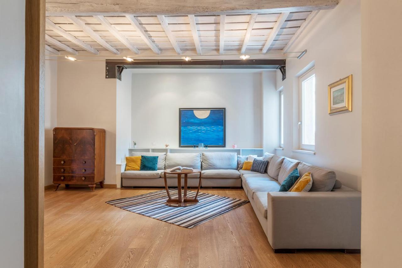 Piazza Navona Elegant Apartment Rome