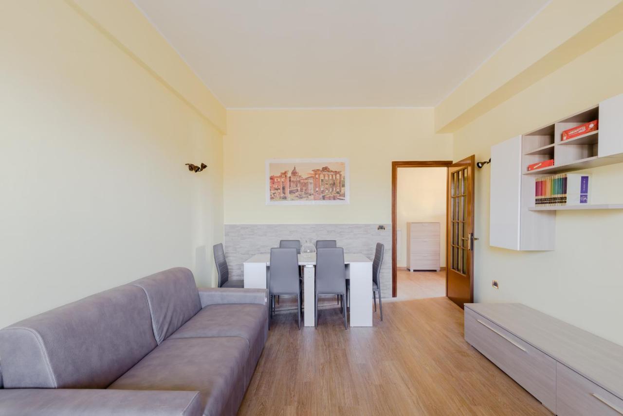 Apartamento Le Rondini Apartment, 5 Persone, 2 Balconi, Policlinico Tor Vergata E Casilino *