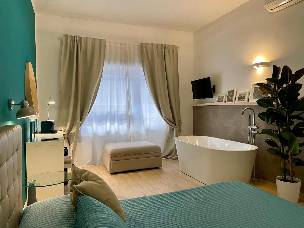 Le Coq Suites Bed & Breakfast