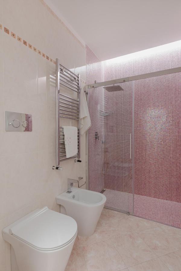 Tritone Minimal Apartment Rome