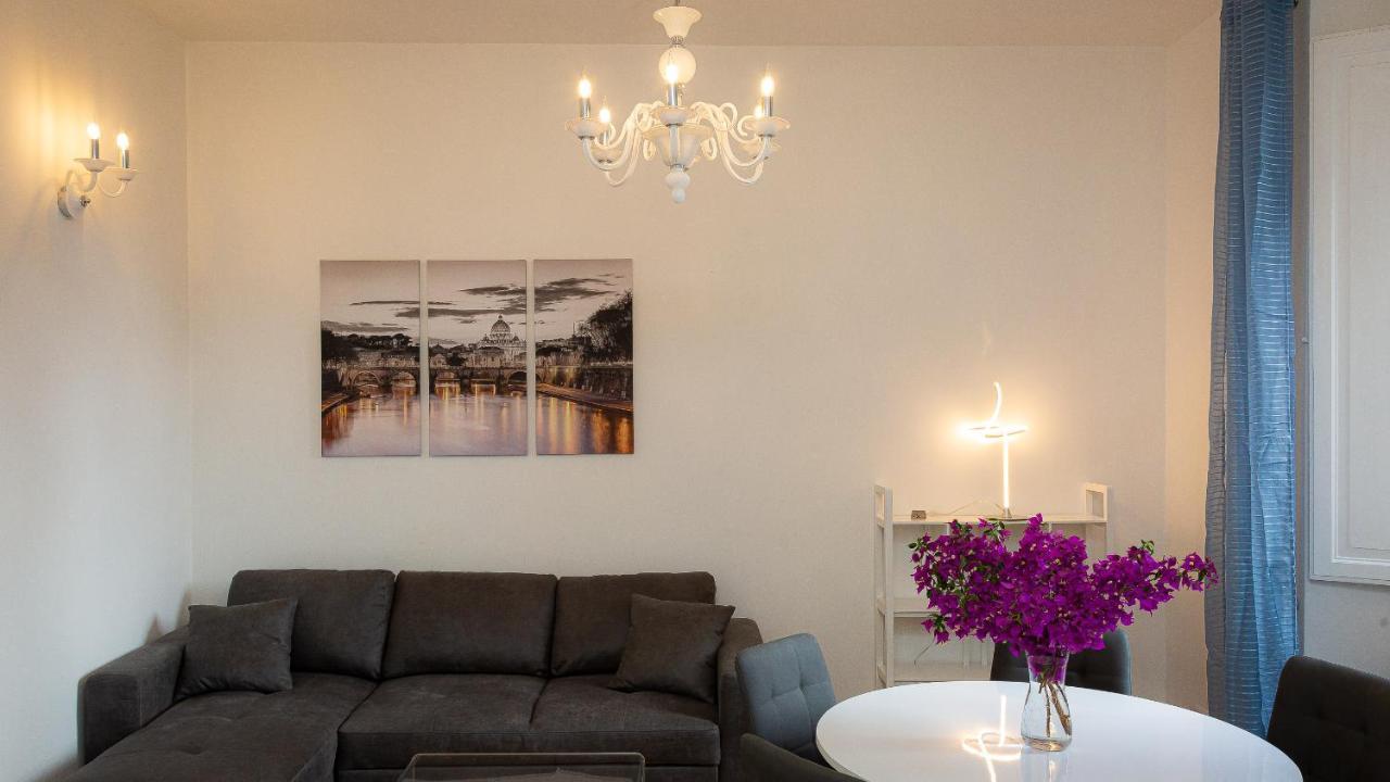 Karan's Aparment In Appartement *