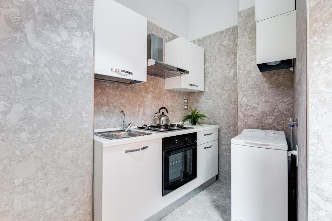 Crystal Trevi Fountain - Romedreamhome