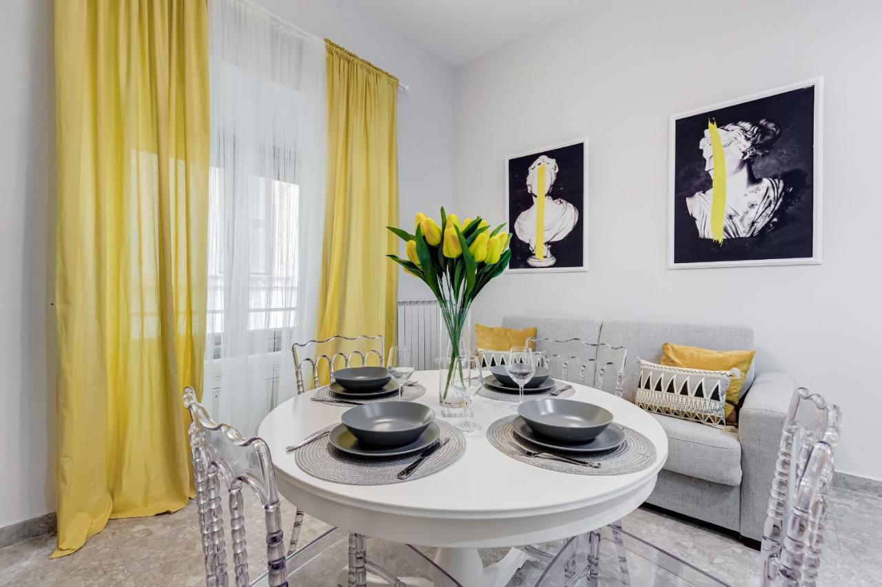 Crystal Trevi Fountain - Romedreamhome