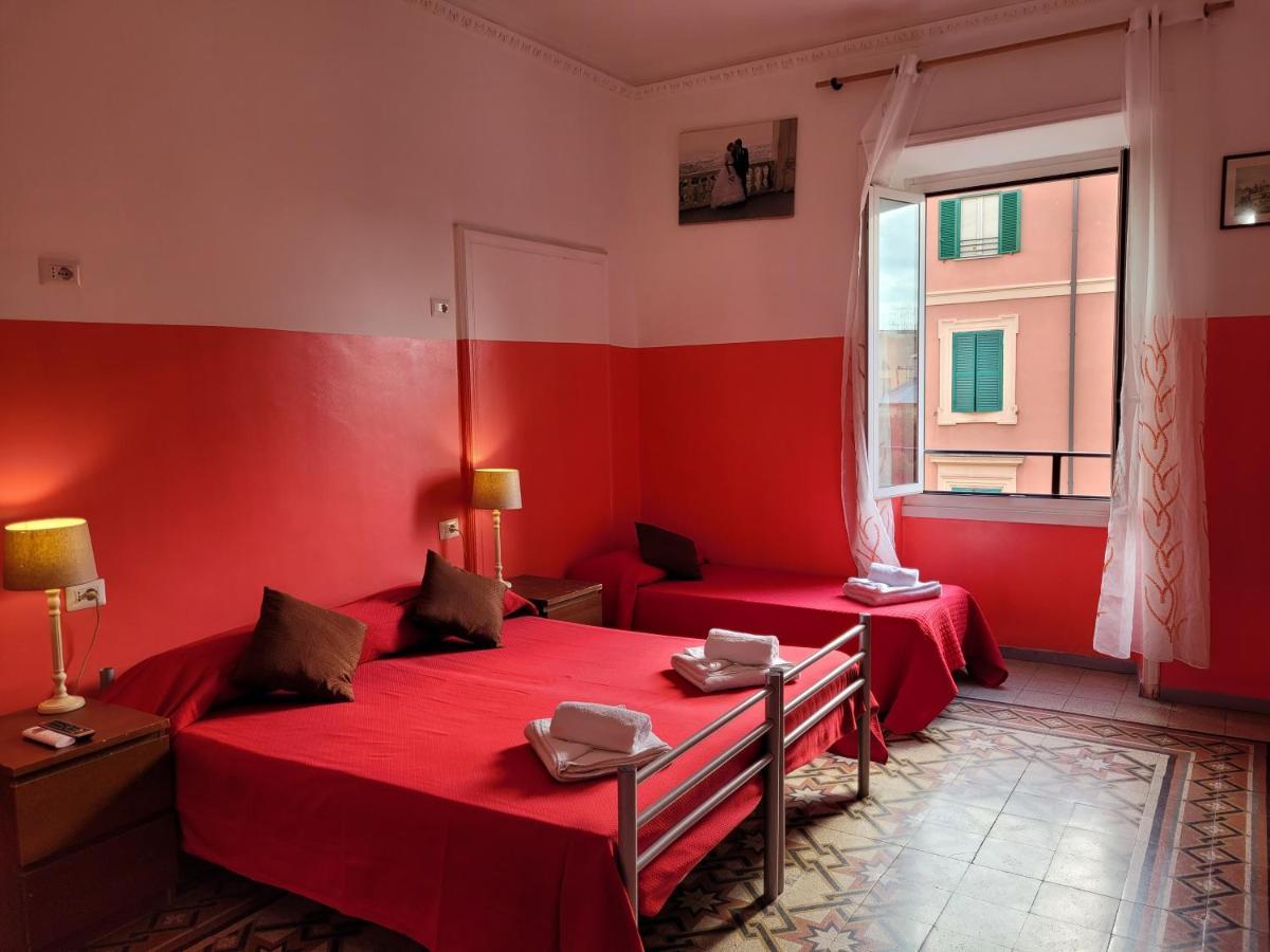 Relax On 247 Hostel