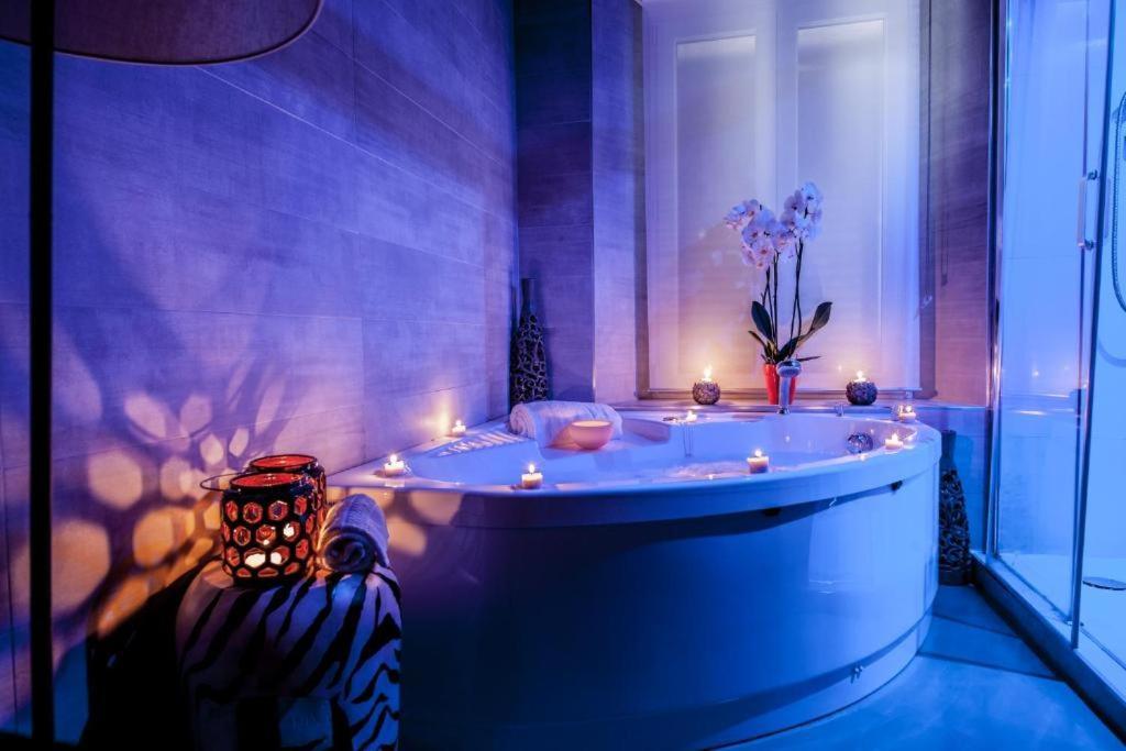 Town House Spagna- Luxury With Jacuzzi Bath