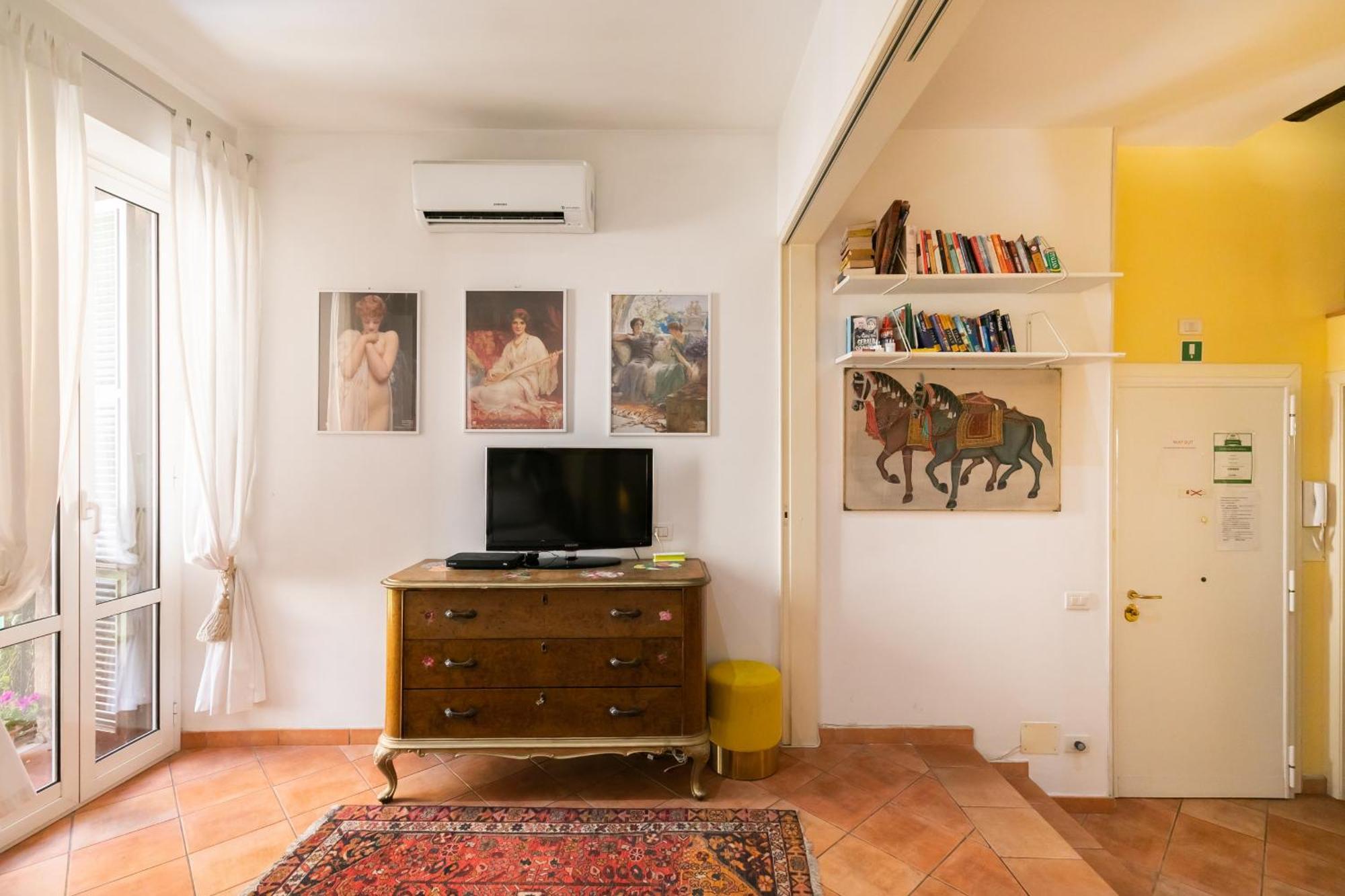 Monti Romantic Sunshine Maisonette * Rome