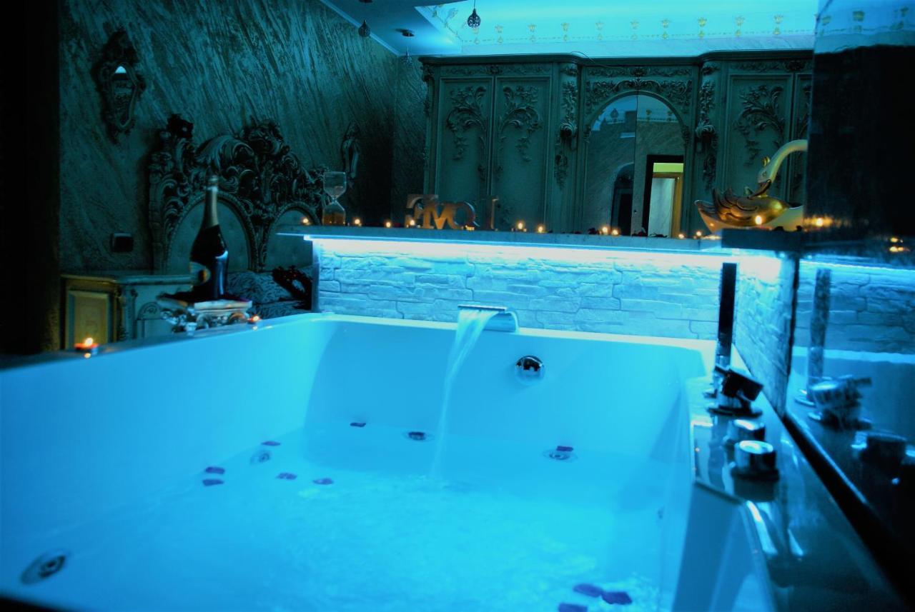 Gold Luxury Rome