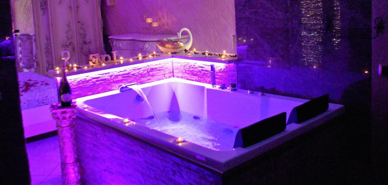 Gold Luxury Apartment *