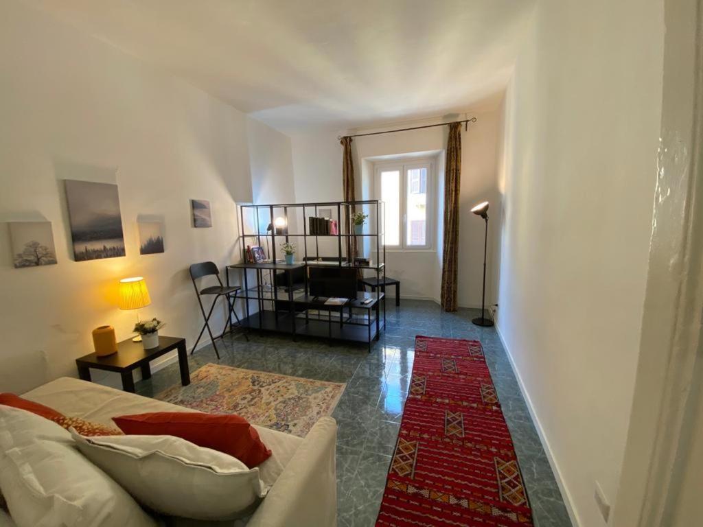 Pimpinella Rome