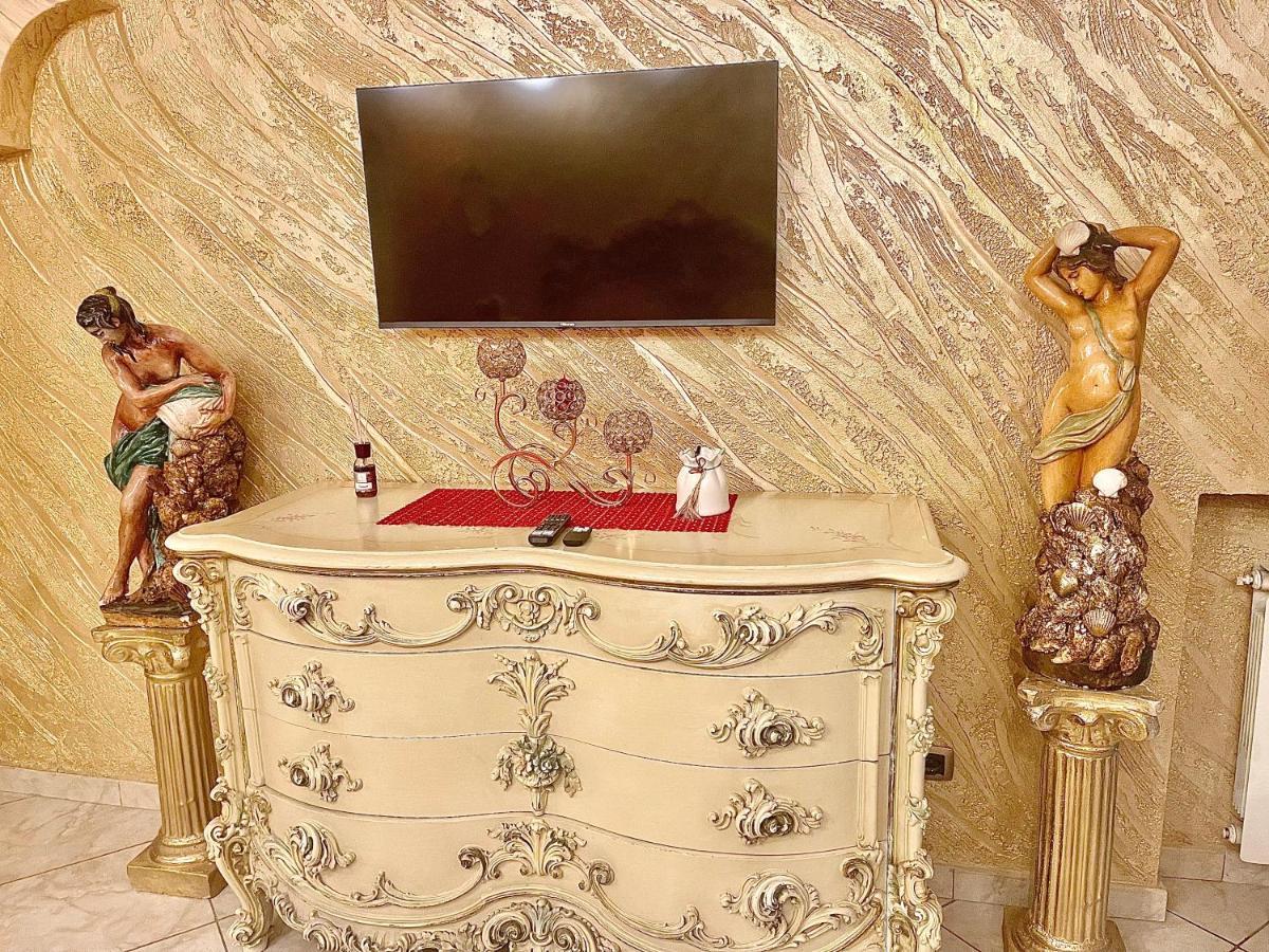 Gold Luxury Apartment *