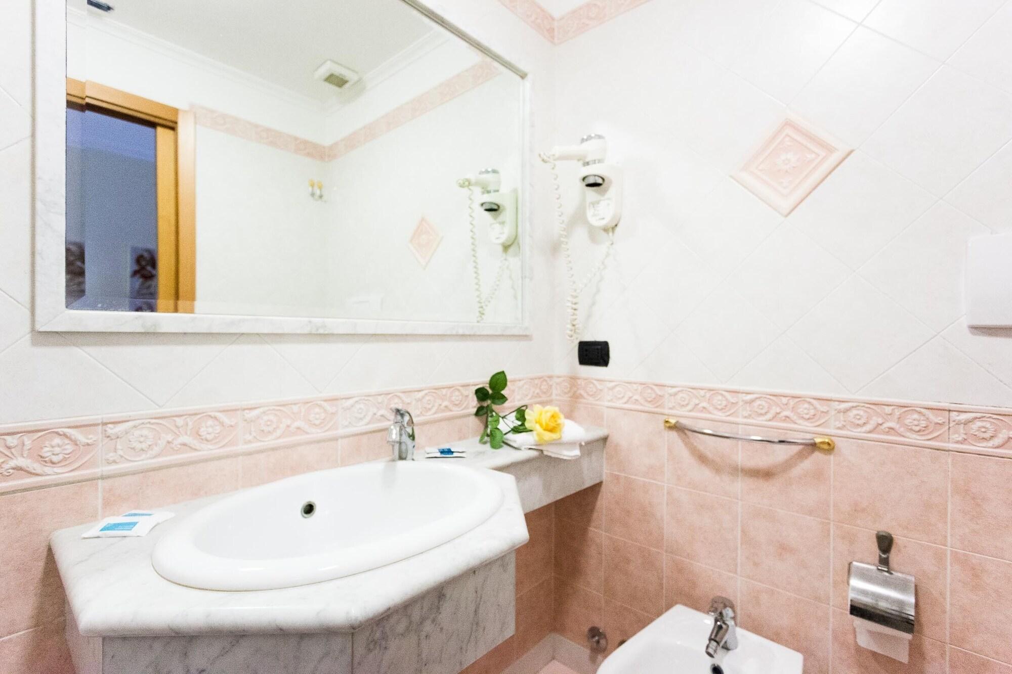 Hotel Mirage 3*