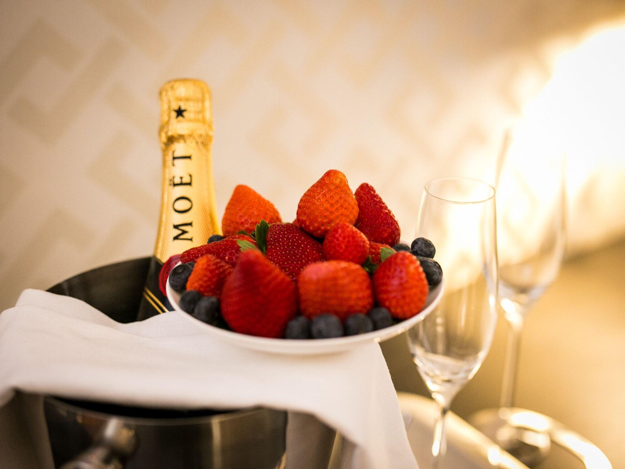 Couette-café Minerva Relais 3*