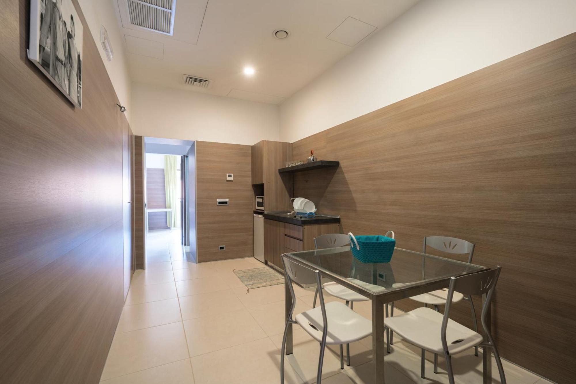 Europa Apartment *