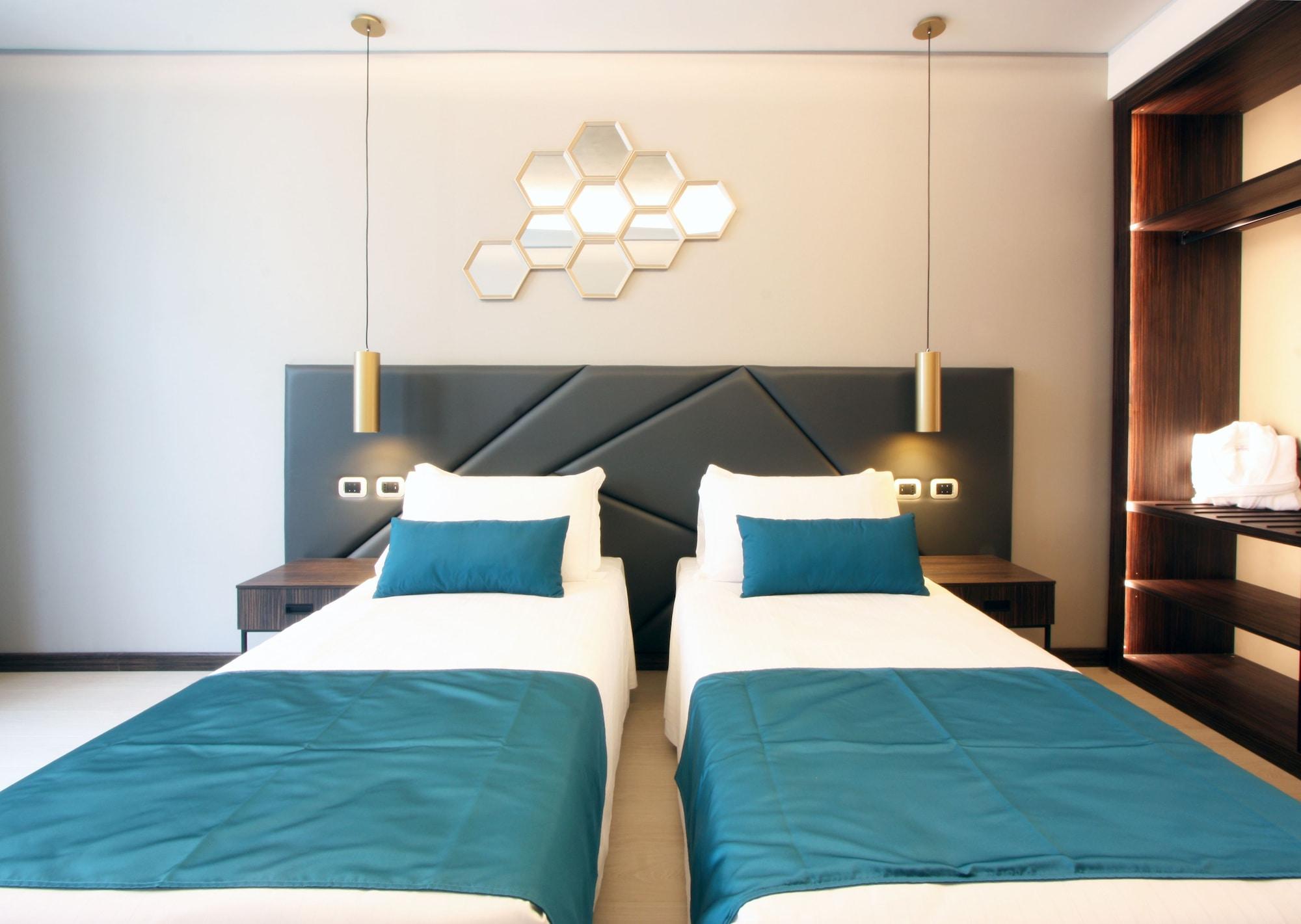 The Hive 4*
