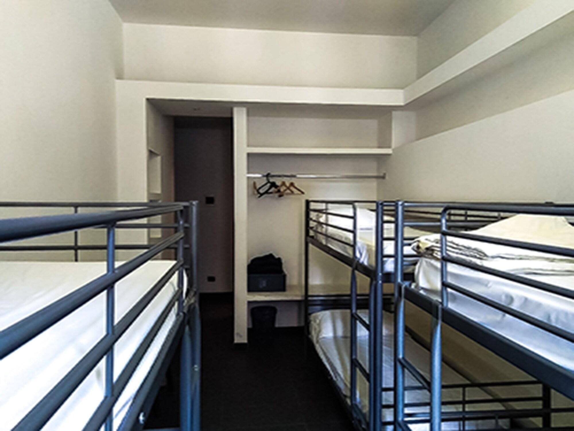 Hostel M&j Place *