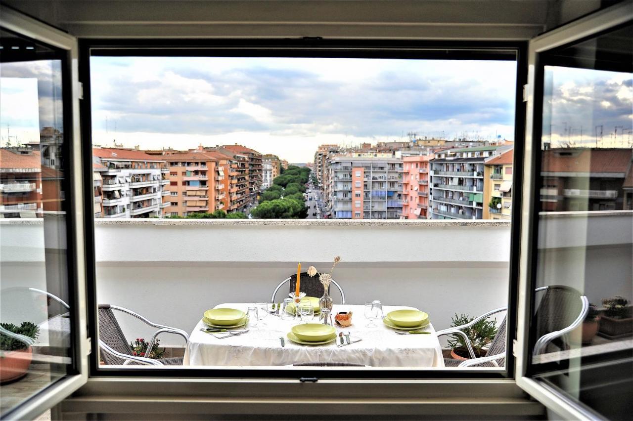Apartment Attico Luminoso Terrazza Metro A Aria Cond Wifi
