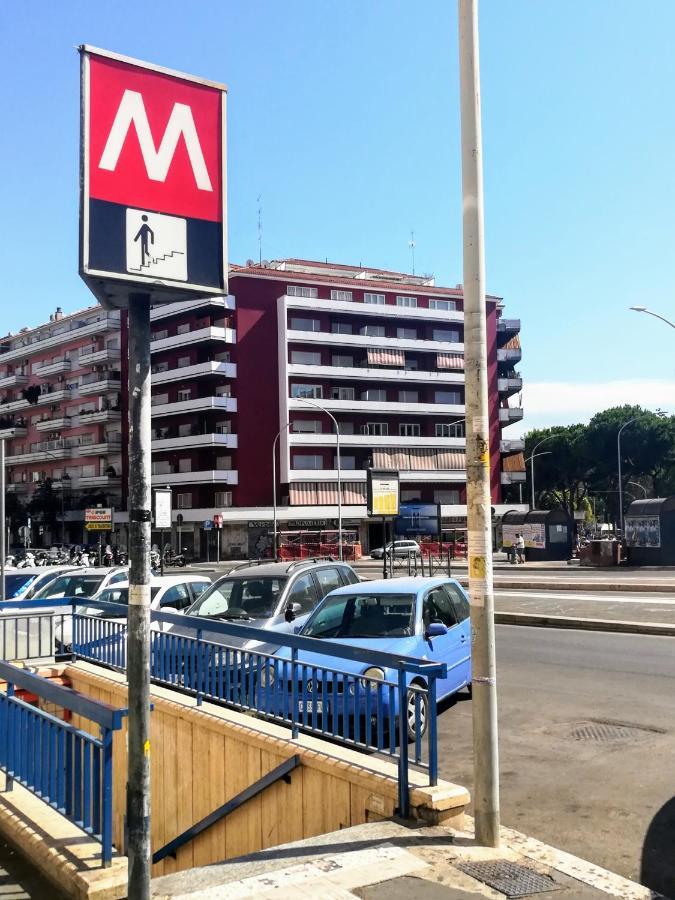 Attico Luminoso Terrazza Metro A Aria Cond Wifi Apartment
