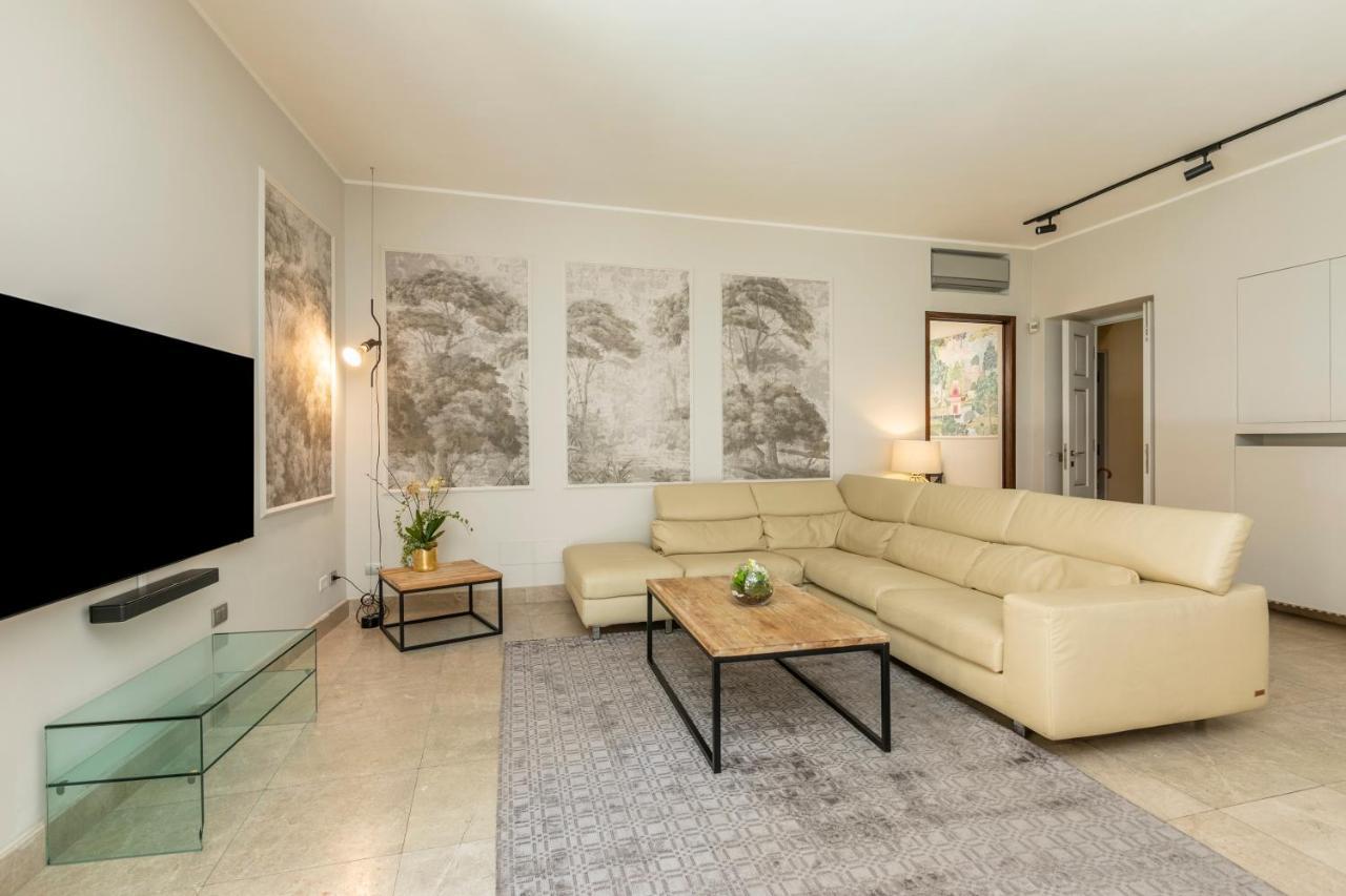 Apartment Romac Fontanella Borghese Palace