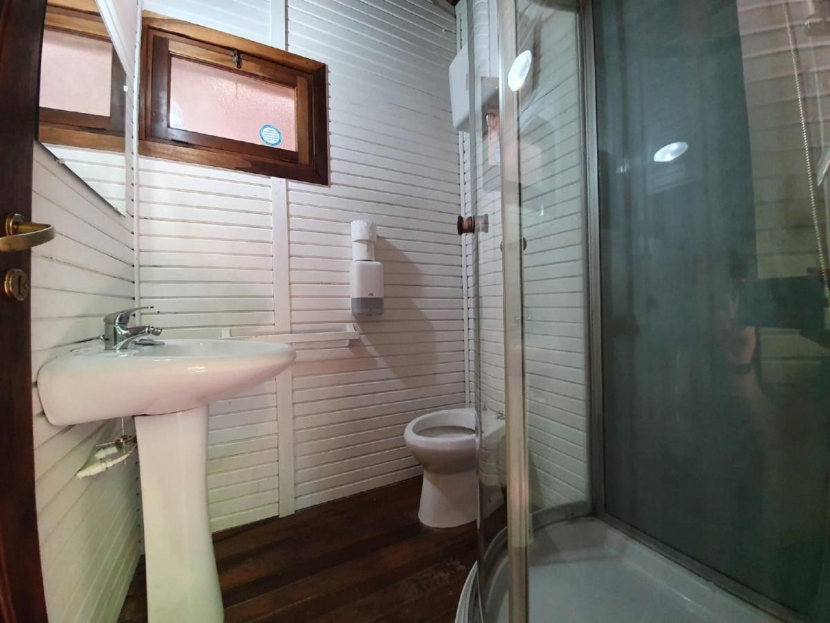 Chalet Near In A Park With Shared Swimming Pool Hébergement de vacances