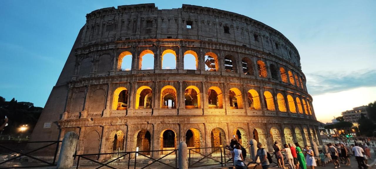 Colosseo Con Il Cuore