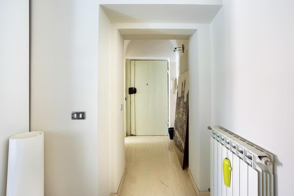 Authentic Monti 5 Mins From Colosseum Apartment