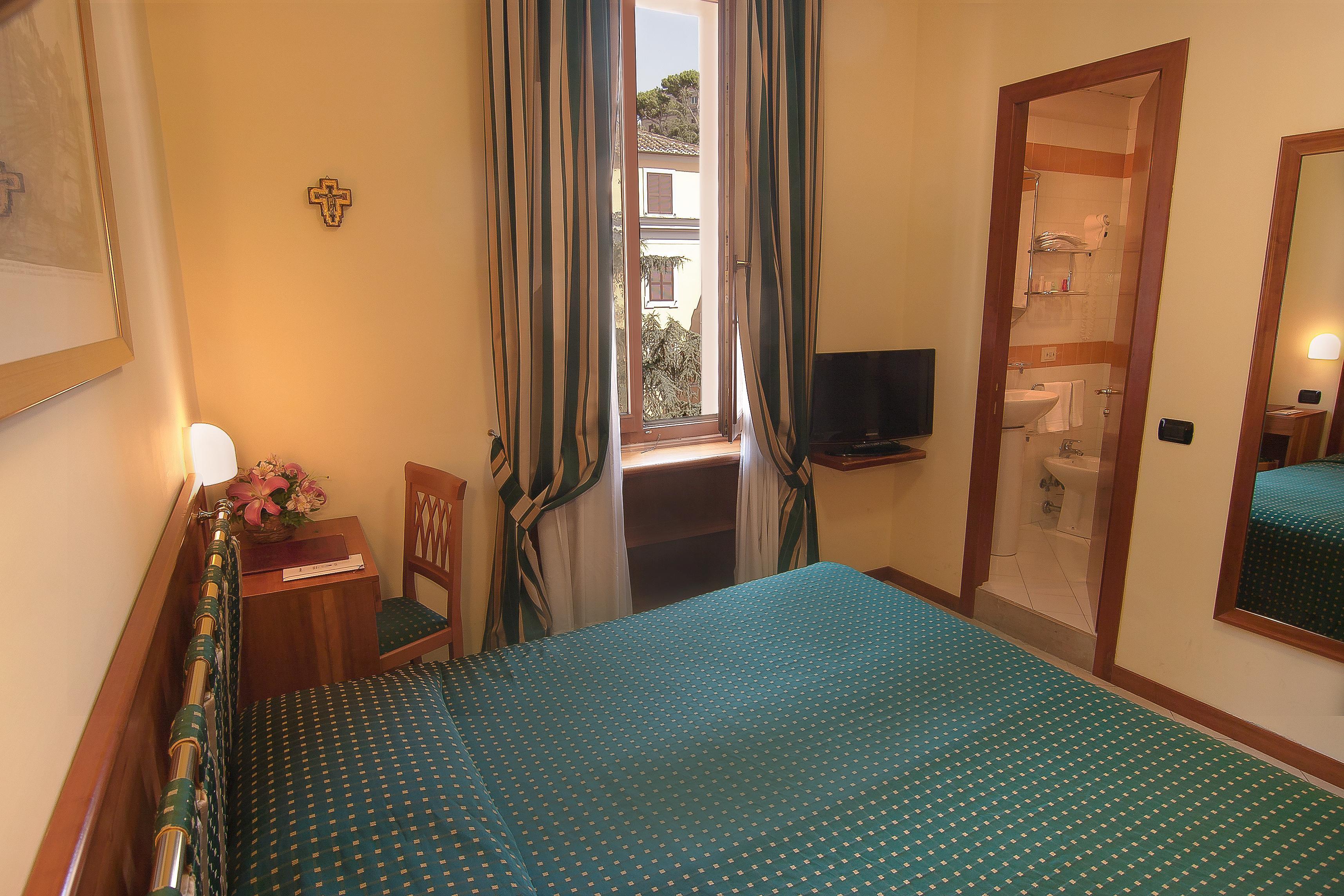 Hotel Residenza Paolo Vi 4*