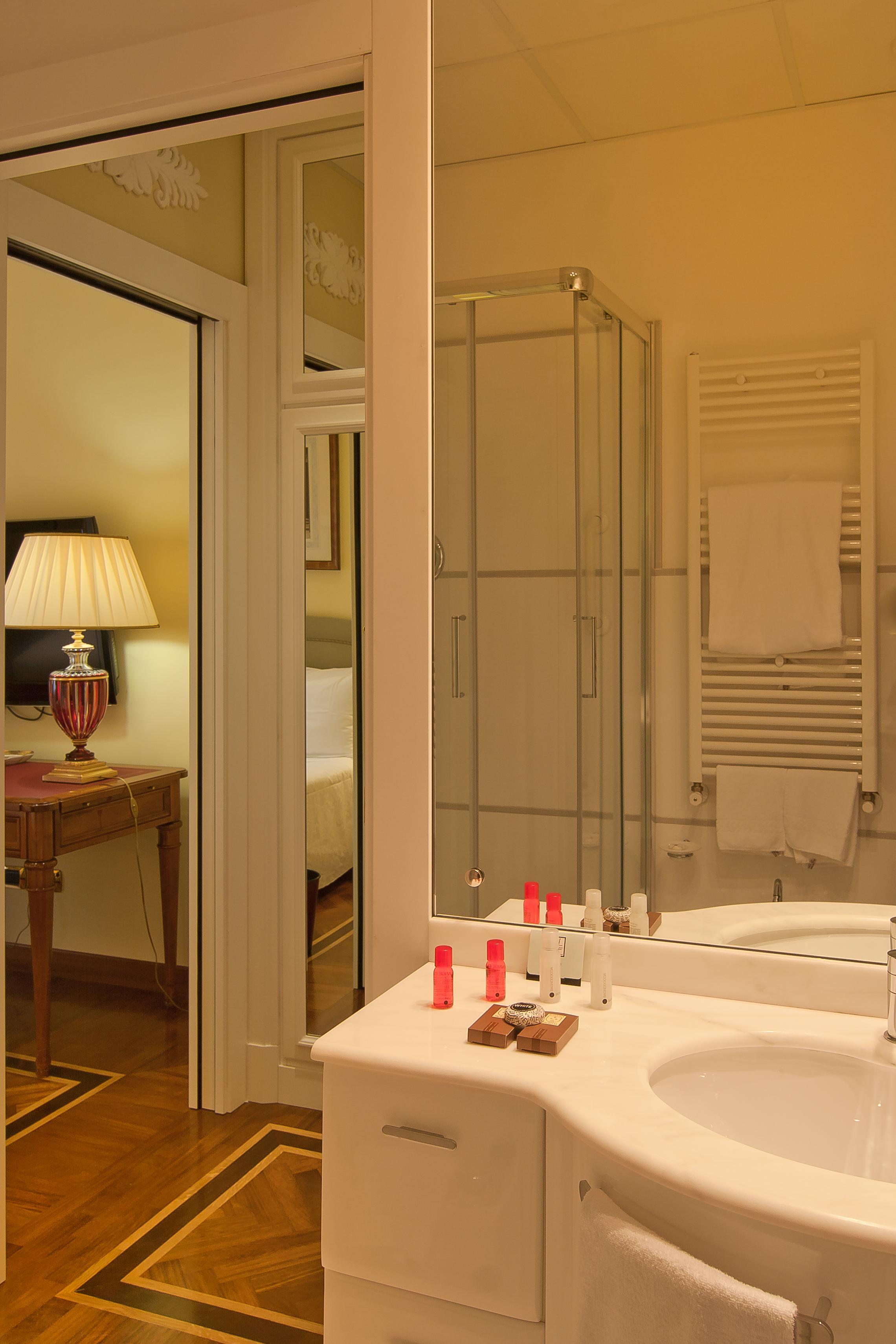 Residenza Paolo Vi 4*