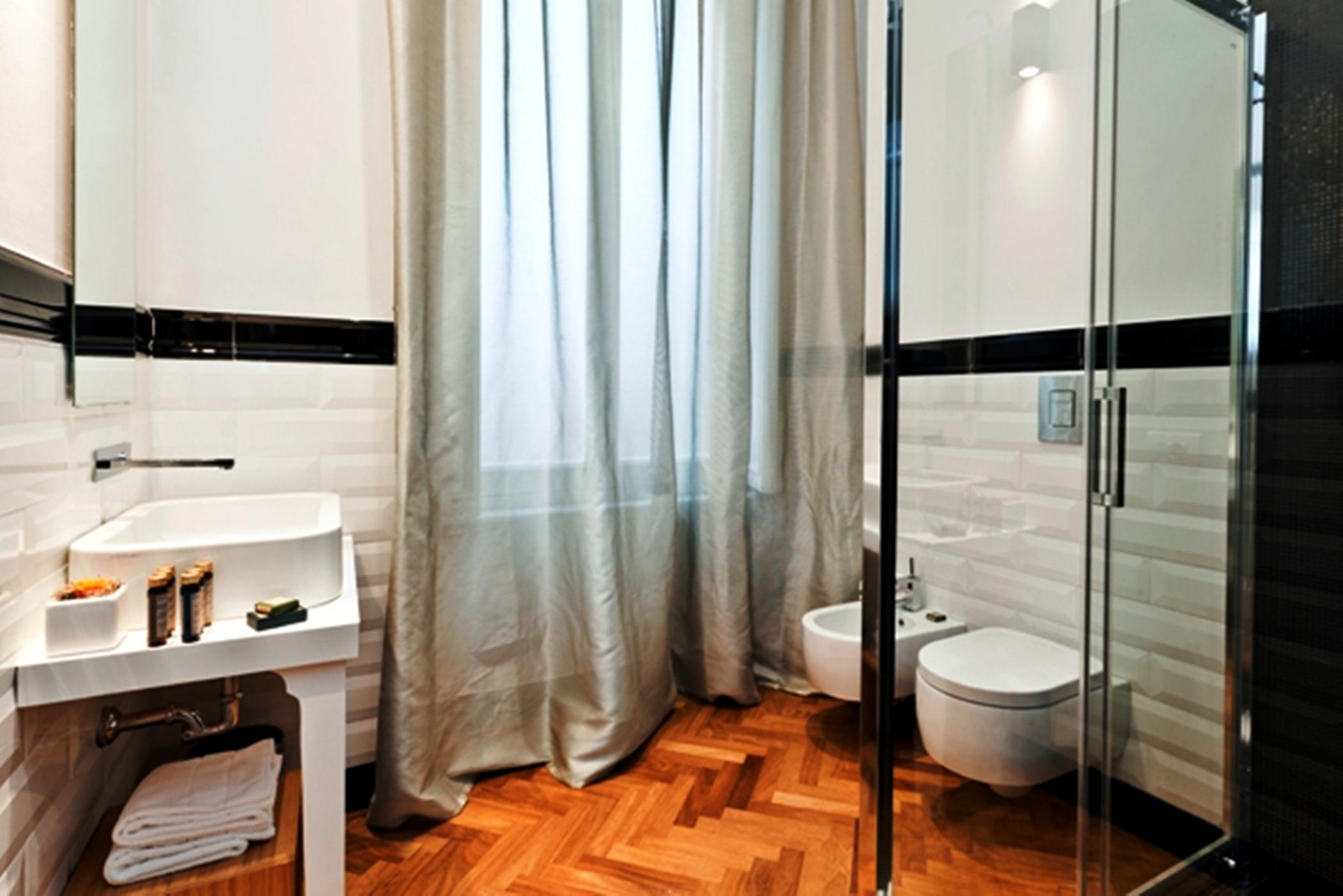 Vanity Navona Rome