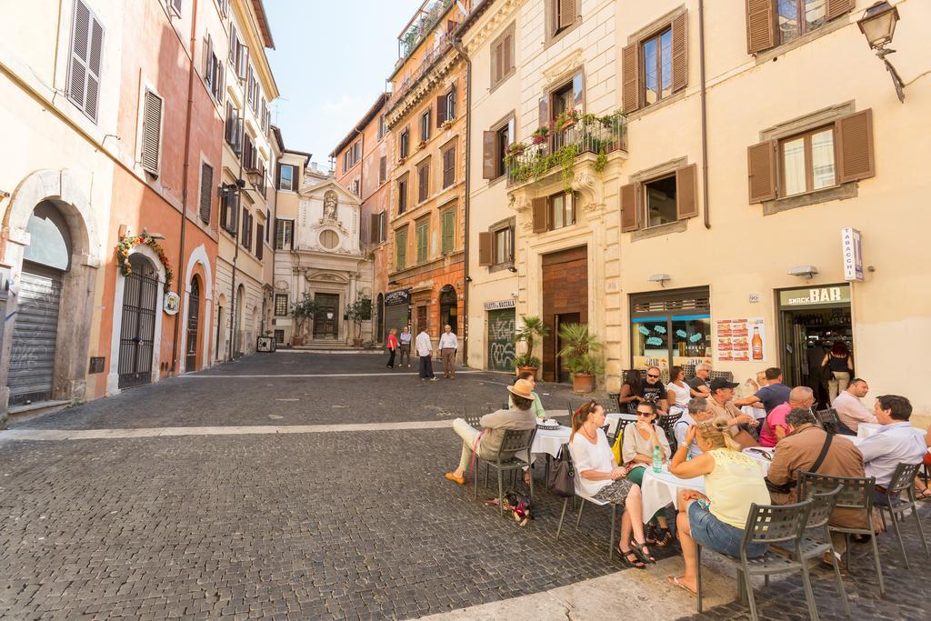 The Spanish Campo De' Fiori Couette-café