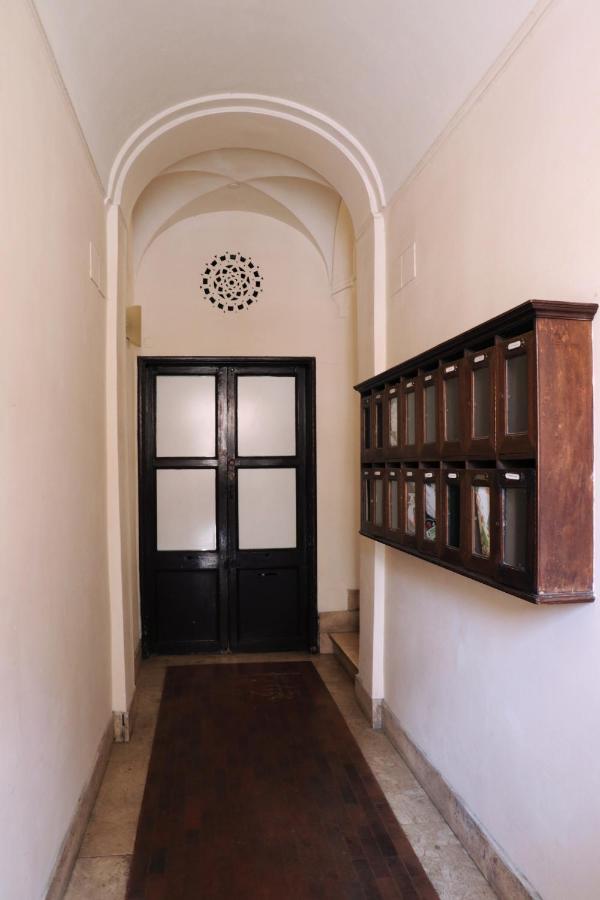 Authentic Monti 5 Mins From Colosseum Apartment *