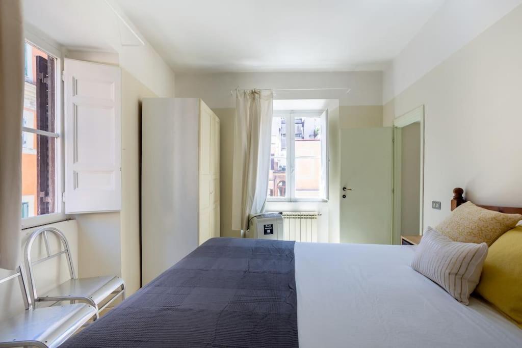 Authentic Monti 5 Mins From Colosseum Apartment