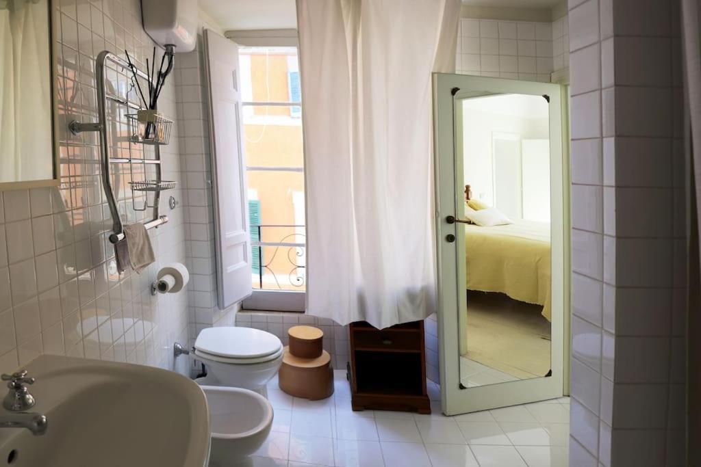 Authentic Monti 5 Mins From Colosseum Rome