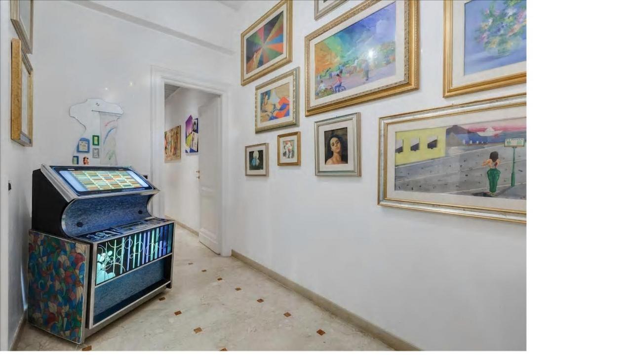 Jeans Apartment *