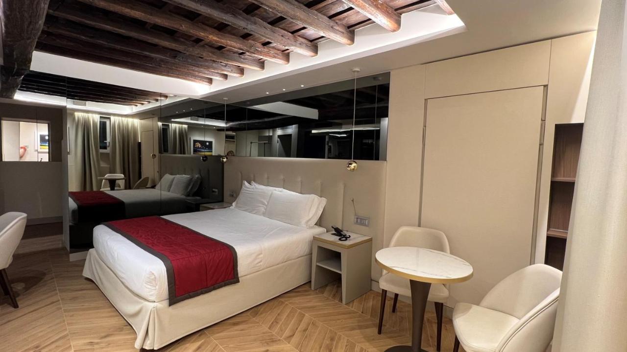 Harry's Bar Trevi & Restaurant Hotel