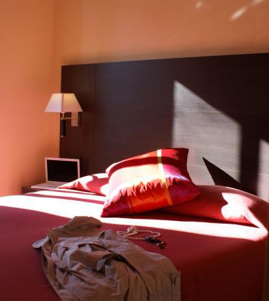 Versailles Hotel *