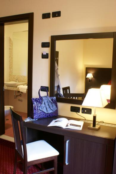 Hotel Versailles *