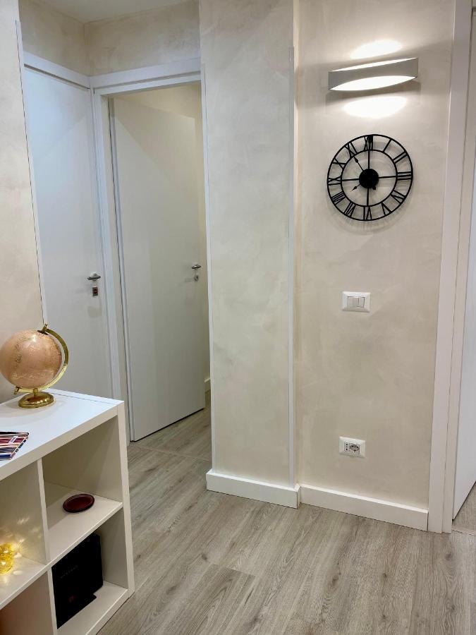 Close To The Coloseum, 2 Minutes Walk From Metro A Apartment Rome