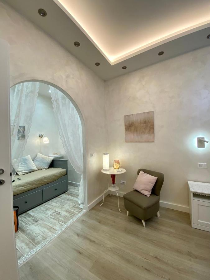 Close To The Coloseum, 2 Minutes Walk From Metro A * Rome