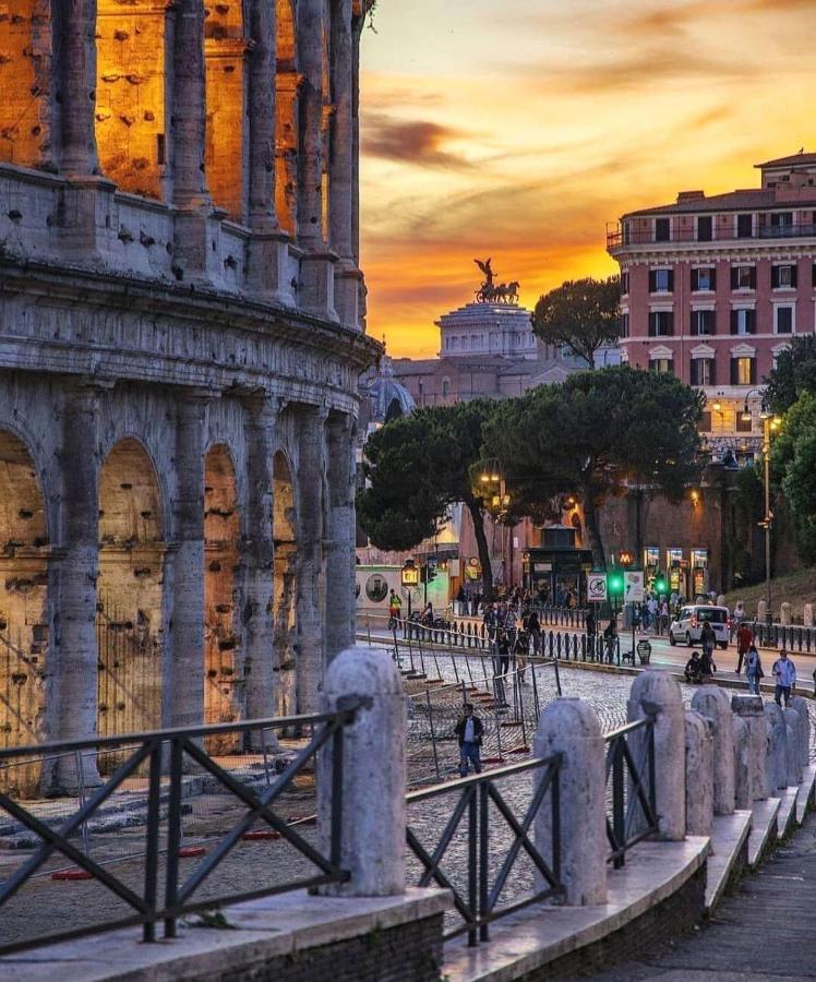 Close To The Coloseum, 2 Minutes Walk From Metro A Apartment Rome