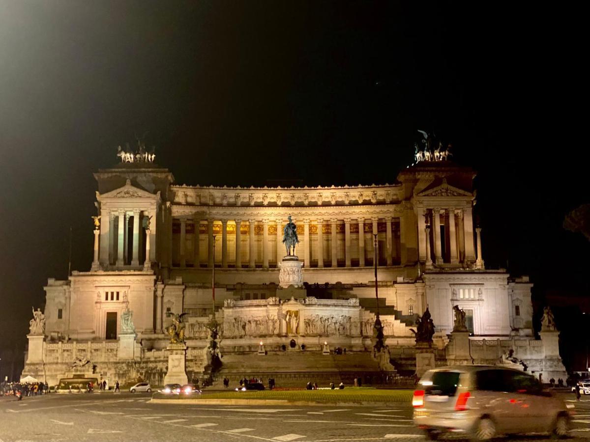 Apartment Close To The Coloseum, 2 Minutes Walk From Metro A Rome