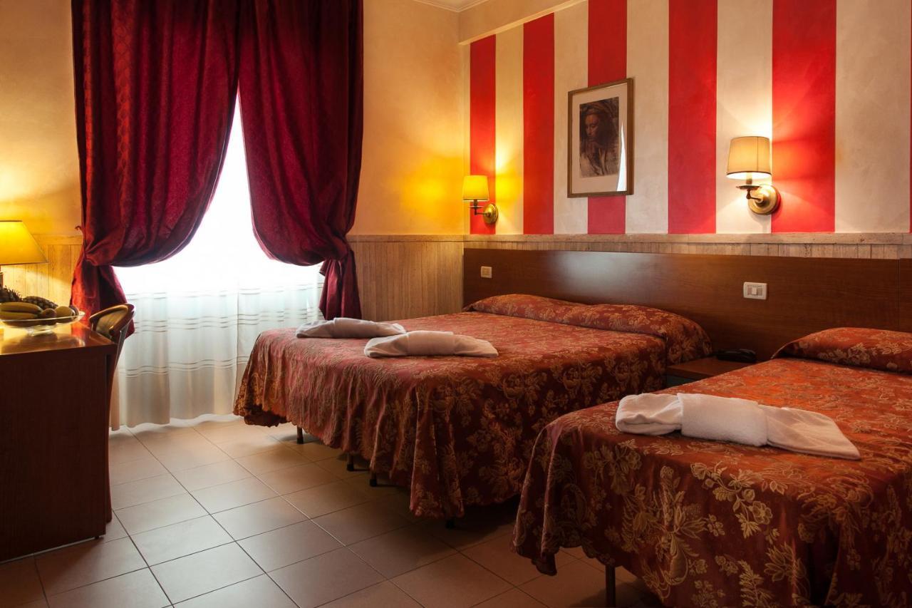 Hotel Pyramid 3*
