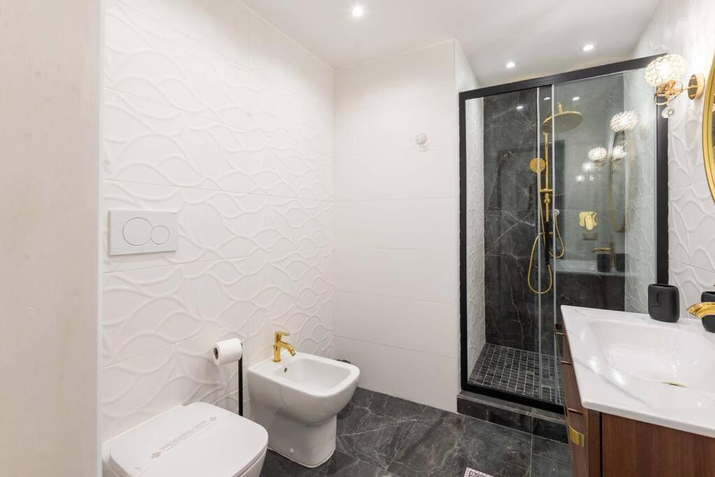 Apartment Colosseum 10steps Away, Marco Aurelio Luxury House *