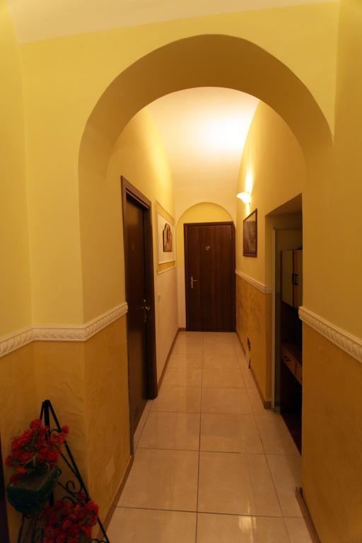 Pink Floyd Guest house 3*