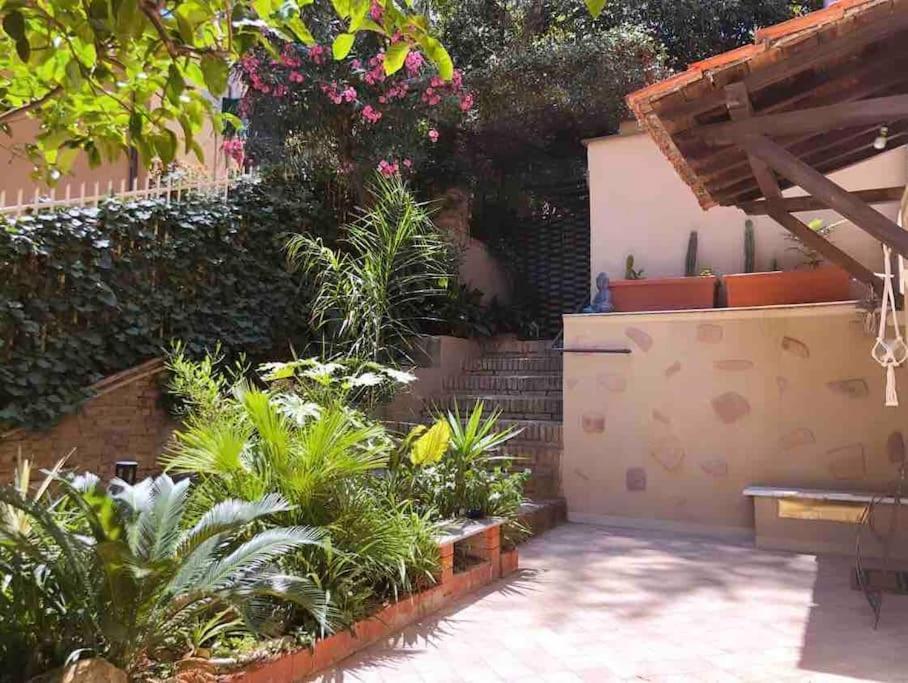 Vakantiehuis Isola Roger - Con Giardino A