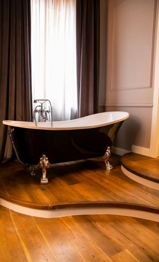 Relais San Lorenzo In Lucina Rome