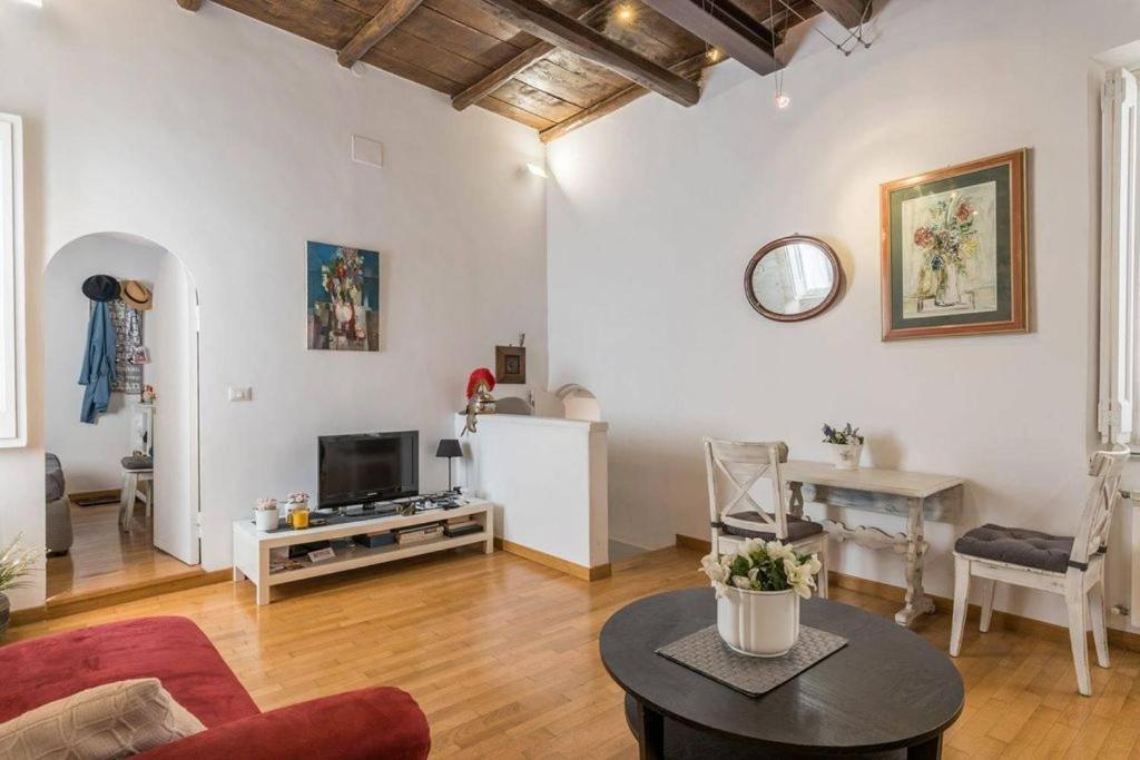 - Campo De' Fiori Apartamento