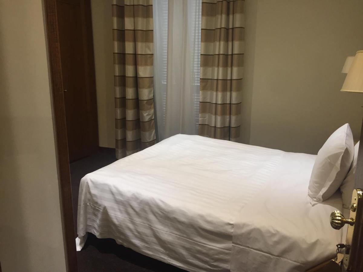 Hotel Santa Chiara Rome