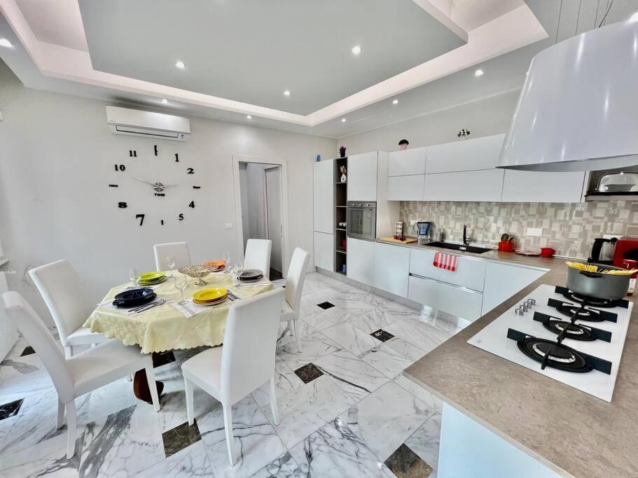 Lussuoso 130 Mq Zona Cipro Apartment *